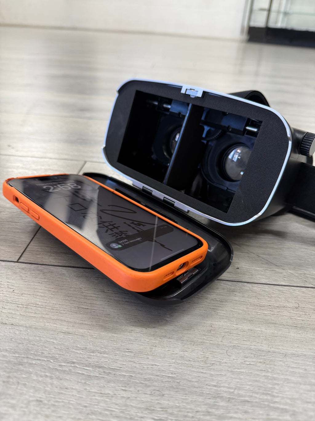 VIRTUAL REALITY GLASSES