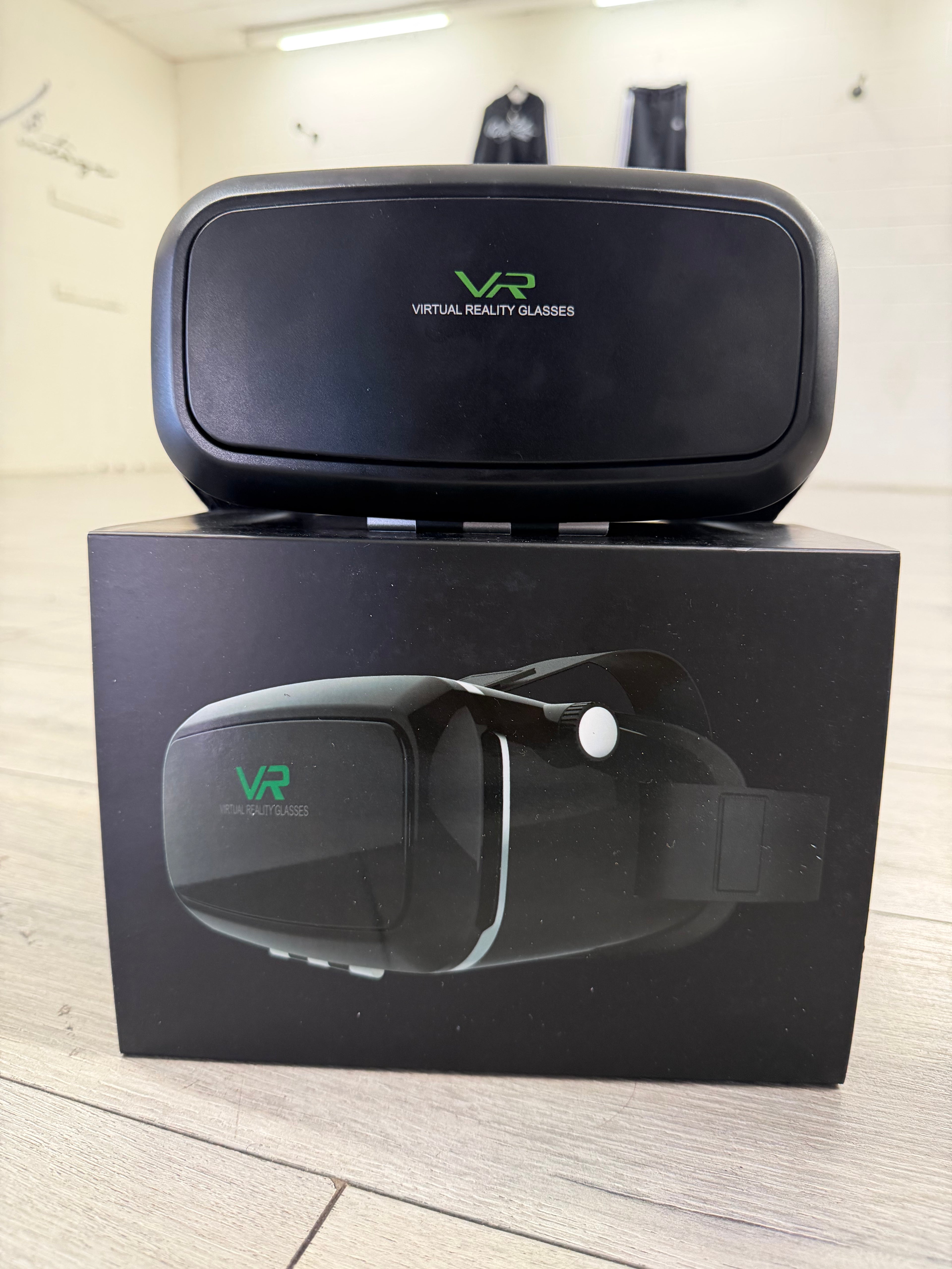 VIRTUAL REALITY GLASSES